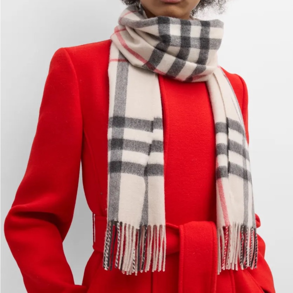 BURBERRY GIANT -CHECK CASHMERE SCARF IN STONE CHECK COLOR .